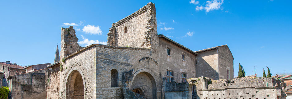 what-to-see-in-provence-hotel-de-sade