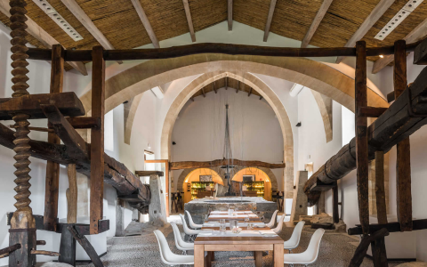 Son Brull Interior wooden beams