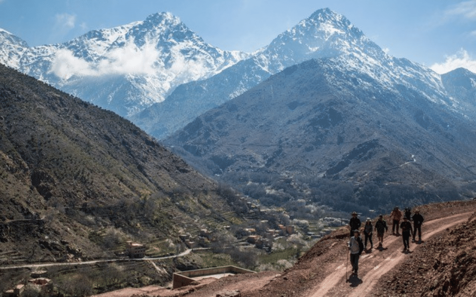 B&R travellers embarking on a hike through the Atlas Mountains