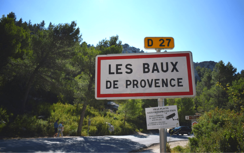 Les Baux sign