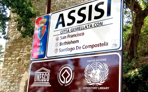Asissi hiking sign in Umbria